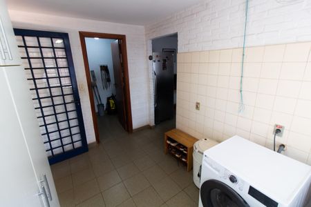 Casa à venda com 1500m², 3 quartos e 4 vagas Casa à venda com 1500m², 3 quartos e 4 vagasÁrea de Serviço