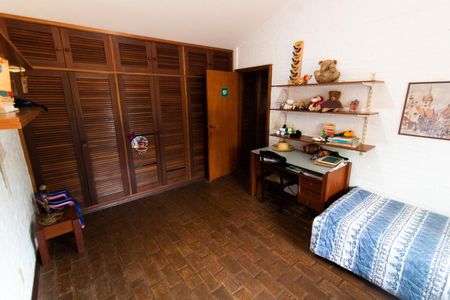 Casa à venda com 1500m², 3 quartos e 4 vagas Casa à venda com 1500m², 3 quartos e 4 vagasVista do Quarto 2