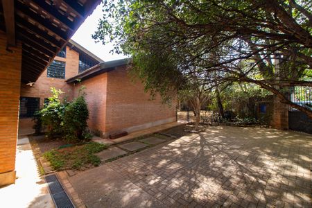 Casa à venda com 1500m², 3 quartos e 4 vagas Casa à venda com 1500m², 3 quartos e 4 vagasÁrea Externa