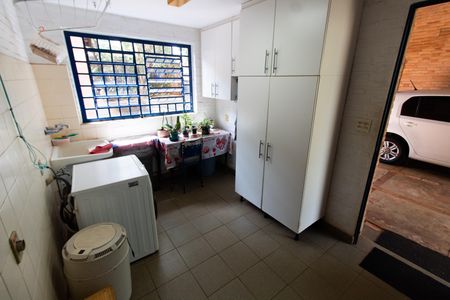 Casa à venda com 1500m², 3 quartos e 4 vagas Casa à venda com 1500m², 3 quartos e 4 vagasÁrea de Serviço