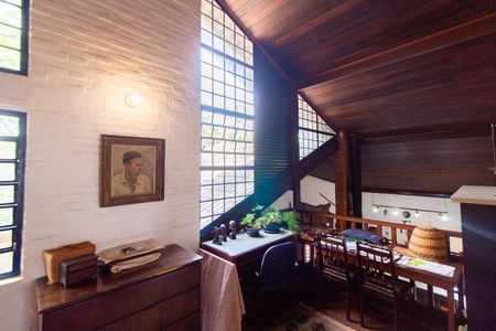 Casa à venda com 1500m², 3 quartos e 4 vagas Casa à venda com 1500m², 3 quartos e 4 vagasMezanino