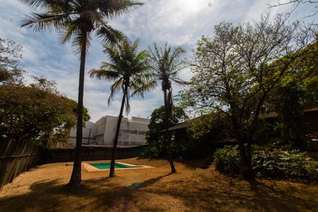 Casa à venda com 1500m², 3 quartos e 4 vagas Casa à venda com 1500m², 3 quartos e 4 vagasÁrea Externa