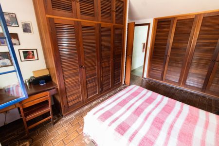 Casa à venda com 1500m², 3 quartos e 4 vagas Casa à venda com 1500m², 3 quartos e 4 vagasSuíte