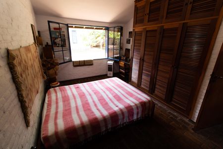 Casa à venda com 1500m², 3 quartos e 4 vagas Casa à venda com 1500m², 3 quartos e 4 vagasSuíte