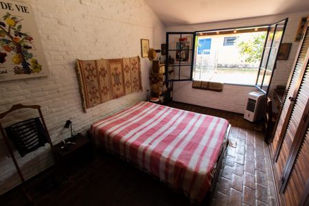 Casa à venda com 1500m², 3 quartos e 4 vagas Casa à venda com 1500m², 3 quartos e 4 vagasSuíte