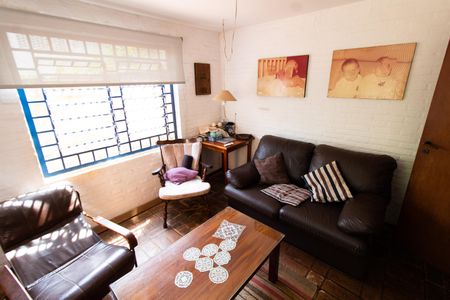 Casa à venda com 1500m², 3 quartos e 4 vagas Casa à venda com 1500m², 3 quartos e 4 vagasSala de TV