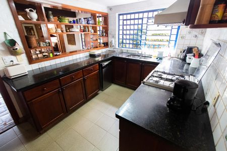 Casa à venda com 1500m², 3 quartos e 4 vagas Casa à venda com 1500m², 3 quartos e 4 vagasCozinha