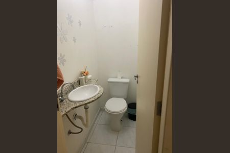 Casa de condomínio à venda com 78m², 2 quartos e 2 vagasLavabo