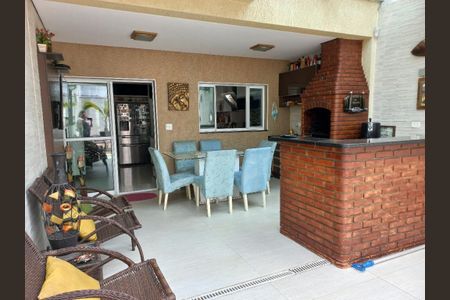 Casa à venda com 223m², 3 quartos e 4 vagas Casa à venda com 223m², 3 quartos e 4 vagasChurrasqueira