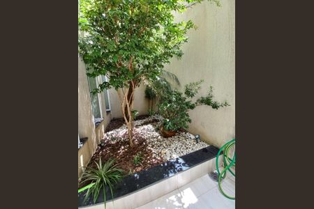 Casa à venda com 223m², 3 quartos e 4 vagas Casa à venda com 223m², 3 quartos e 4 vagasJardim de inverno