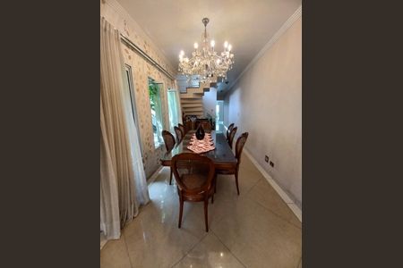 Sala de casa à venda com 3 quartos, 223m² em Vila Bertioga, São Paulo