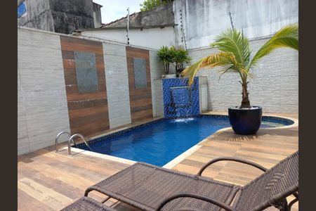 Casa à venda com 223m², 3 quartos e 4 vagas Casa à venda com 223m², 3 quartos e 4 vagasPiscina