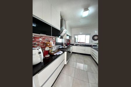 Casa à venda com 223m², 3 quartos e 4 vagas Casa à venda com 223m², 3 quartos e 4 vagasCozinha