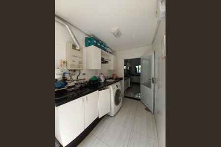 Casa à venda com 223m², 3 quartos e 4 vagas Casa à venda com 223m², 3 quartos e 4 vagasLavanderia