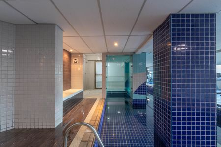 Apartamento à venda com 221m², 4 quartos e 4 vagasÁrea comum - Piscina Coberta