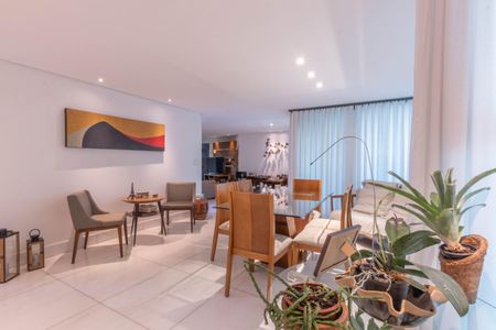 Apartamento à venda com 221m², 4 quartos e 4 vagasSala