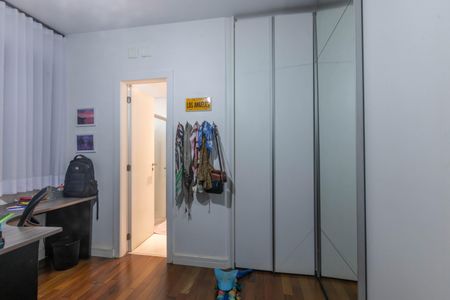 Apartamento à venda com 221m², 4 quartos e 4 vagasQuarto 1