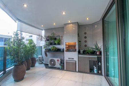 Apartamento à venda com 221m², 4 quartos e 4 vagasVaranda gourmet