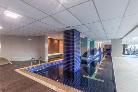Apartamento à venda com 221m², 4 quartos e 4 vagasÁrea comum - Piscina Coberta