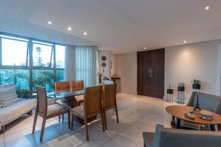 Apartamento à venda com 221m², 4 quartos e 4 vagasSala