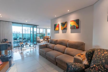 Apartamento à venda com 221m², 4 quartos e 4 vagasSala