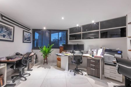 Apartamento à venda com 221m², 4 quartos e 4 vagasSala