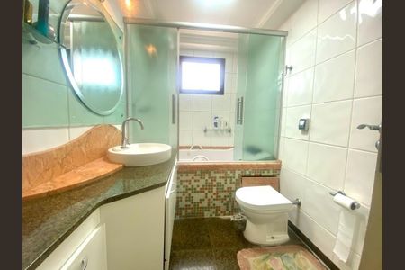 Apartamento à venda com 265m², 3 quartos e 4 vagas Apartamento à venda com 265m², 3 quartos e 4 vagasBanheiro