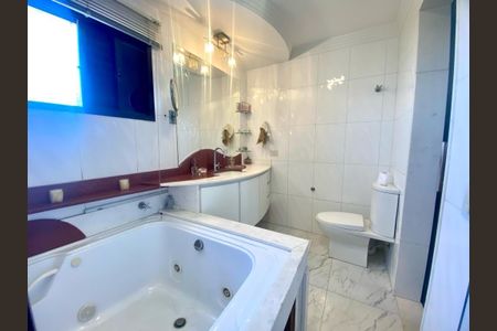Apartamento à venda com 265m², 3 quartos e 4 vagas Apartamento à venda com 265m², 3 quartos e 4 vagasBanheiro