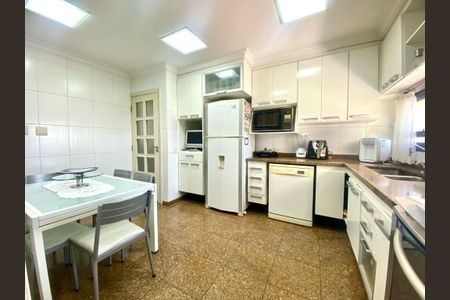 Apartamento à venda com 265m², 3 quartos e 4 vagas Apartamento à venda com 265m², 3 quartos e 4 vagasCozinha