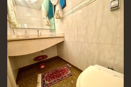 Apartamento à venda com 265m², 3 quartos e 4 vagas Apartamento à venda com 265m², 3 quartos e 4 vagasLavabo