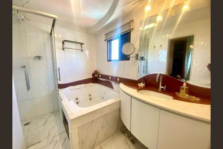 Apartamento à venda com 265m², 3 quartos e 4 vagas Apartamento à venda com 265m², 3 quartos e 4 vagasBanheiro