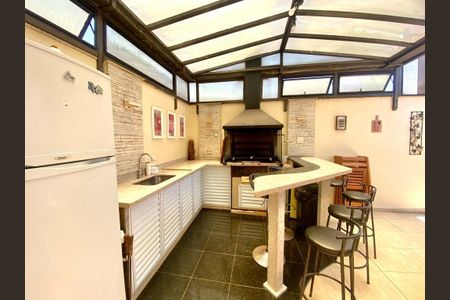 Apartamento à venda com 265m², 3 quartos e 4 vagas Apartamento à venda com 265m², 3 quartos e 4 vagasArea Gourmet