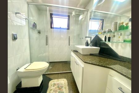 Apartamento à venda com 265m², 3 quartos e 4 vagas Apartamento à venda com 265m², 3 quartos e 4 vagasBanheiro