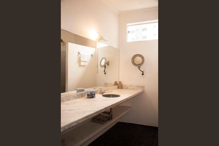 Casa à venda com 320m², 5 quartos e 4 vagasEdícula - Banheiro