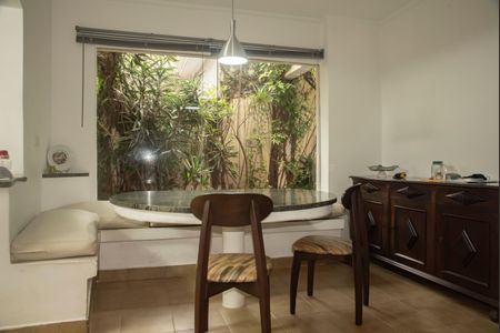 Casa à venda com 320m², 5 quartos e 4 vagasCopa/Cozinha