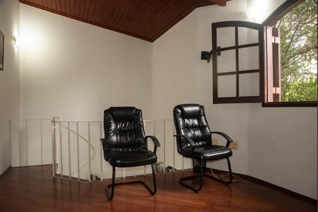 Casa à venda com 320m², 5 quartos e 4 vagasEdícula - Suíte