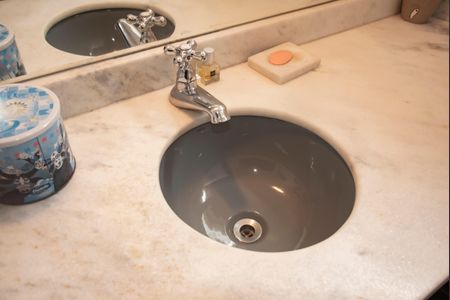 Casa à venda com 320m², 5 quartos e 4 vagasEdícula - Banheiro