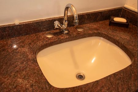 Casa à venda com 320m², 5 quartos e 4 vagasBanheiro da Suíte 2