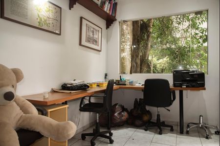 Casa à venda com 320m², 5 quartos e 4 vagasEdícula - Sala