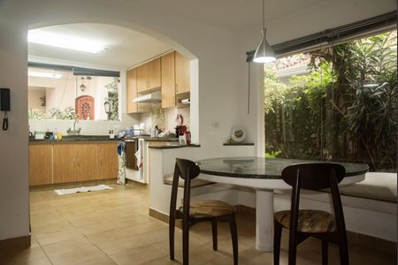 Casa à venda com 320m², 5 quartos e 4 vagasCopa/Cozinha