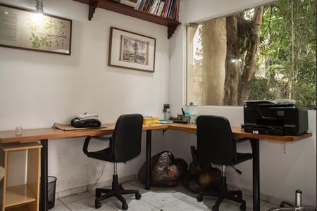 Casa à venda com 320m², 5 quartos e 4 vagasEdícula - Sala