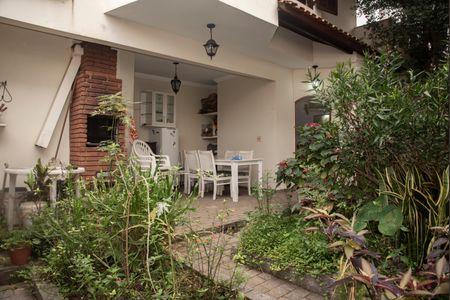 Casa à venda com 320m², 5 quartos e 4 vagasÁrea comum