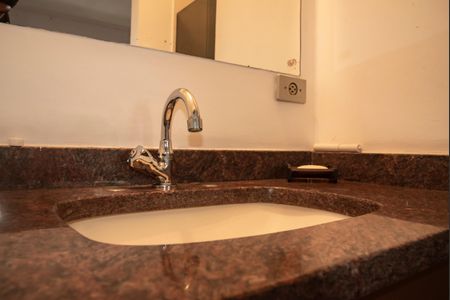 Casa à venda com 320m², 5 quartos e 4 vagasBanheiro da Suíte 2