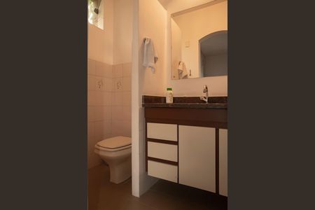 Casa à venda com 320m², 5 quartos e 4 vagasBanheiro da Suíte 2