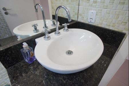 Apartamento à venda com 58m², 2 quartos e 1 vagaBanheiro Corredor