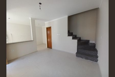 Casa à venda com 82m², 2 quartos e 2 vagasSala