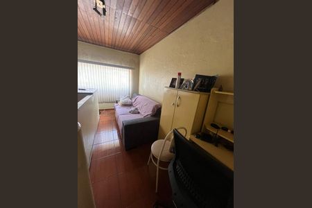 Casa à venda com 100m², 2 quartos e 2 vagasCorredor