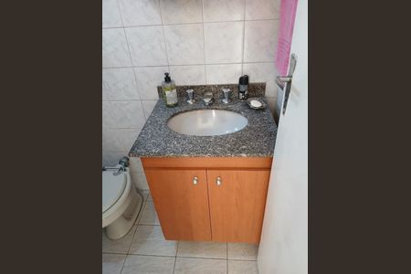 Casa à venda com 165m², 3 quartos e 4 vagas Casa à venda com 165m², 3 quartos e 4 vagasBanheiro