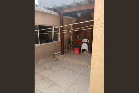 Casa à venda com 165m², 3 quartos e 4 vagas Casa à venda com 165m², 3 quartos e 4 vagasQuintal