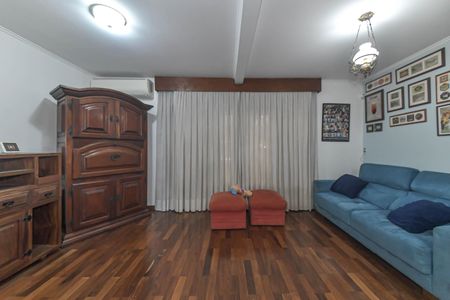 Casa para alugar com 180m², 3 quartos e 2 vagasSala